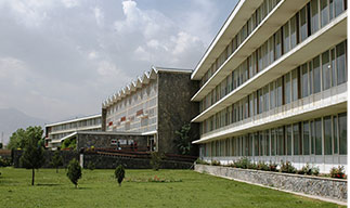 住宿舍，仿佛还在校园